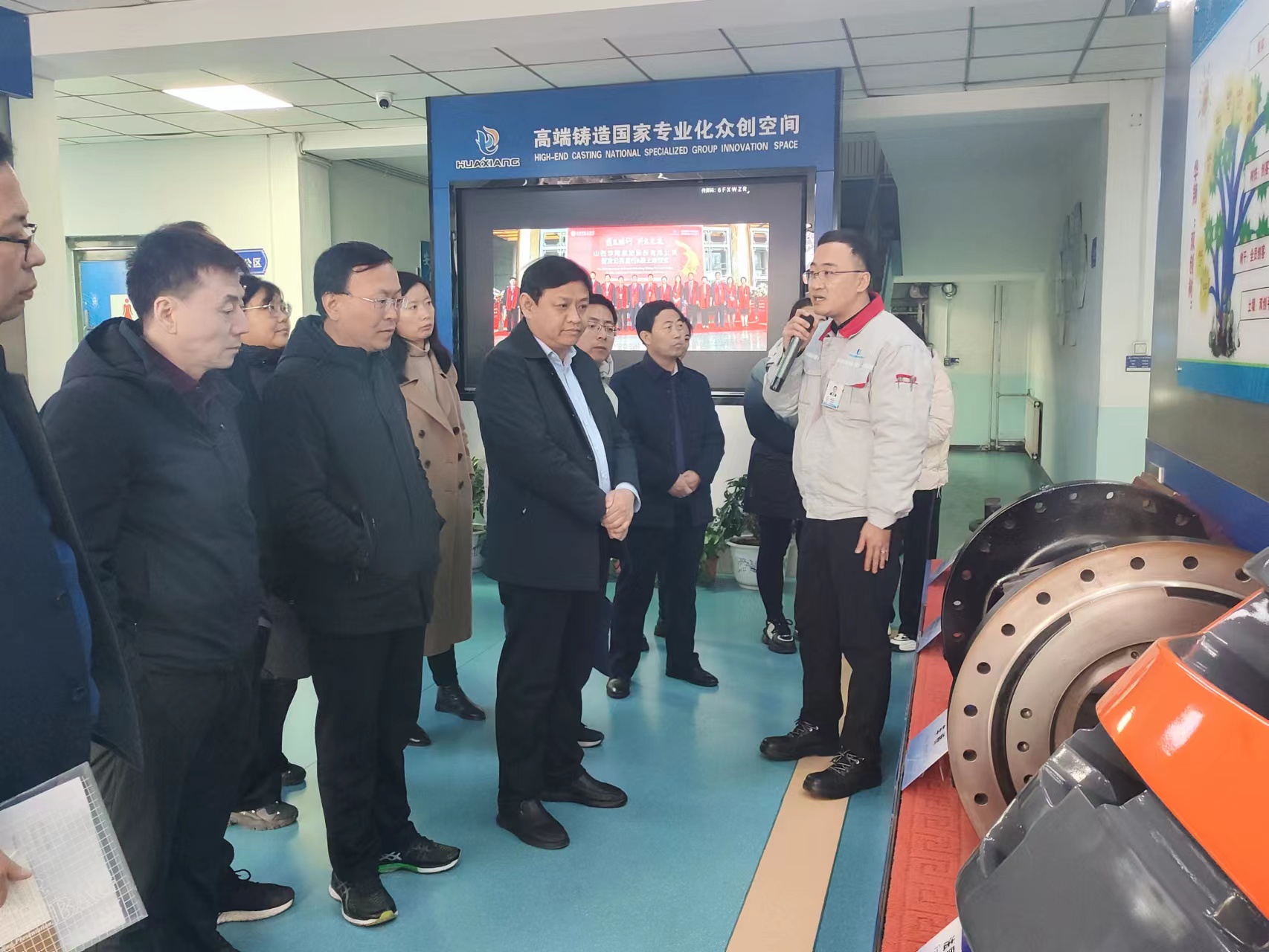 鄉(xiāng)寧縣職業(yè)中學校領(lǐng)導(dǎo)一行蒞臨我司參觀考察