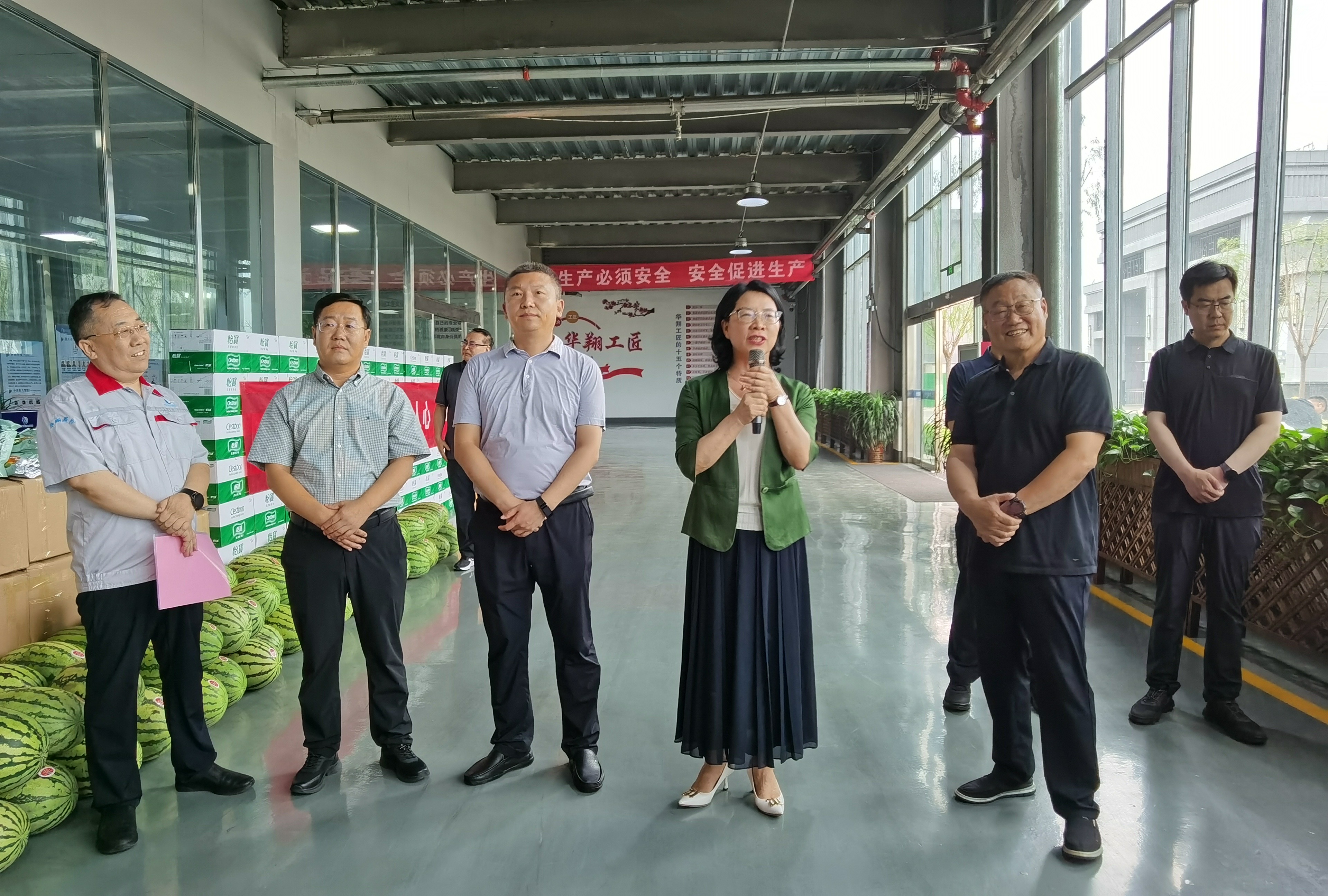 清涼慰問(wèn)暖人心、凝心聚力鼓干勁