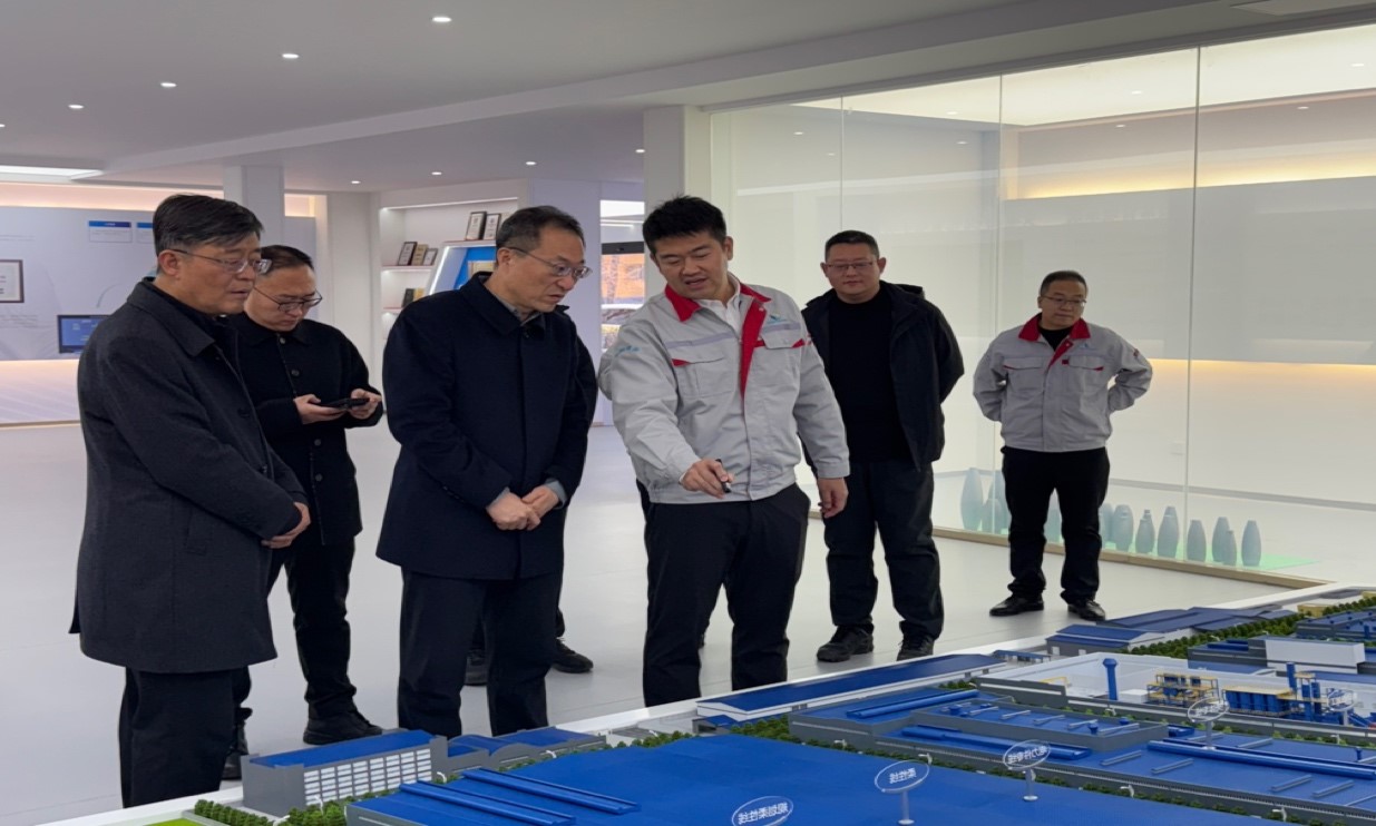 臨汾經(jīng)濟(jì)開發(fā)區(qū)黨工委書記、管委會(huì)主任白建成一行深入華翔圣德曼新能源汽車零部件產(chǎn)業(yè)園調(diào)研